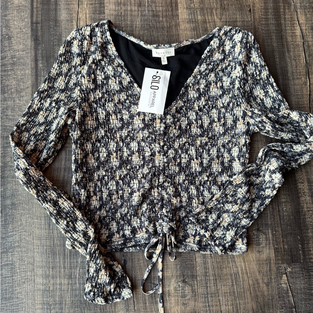 Brand new silo boutique with Luxe Black and White Flutter Sleeve Crop Blouse